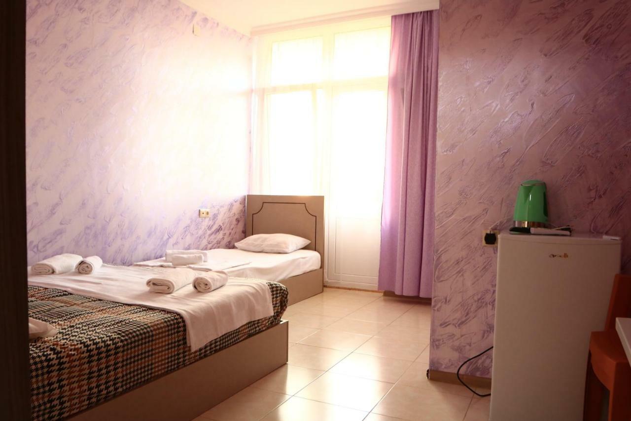 Rainbow Rooms Apart Hotel Makhinjauri Exterior photo